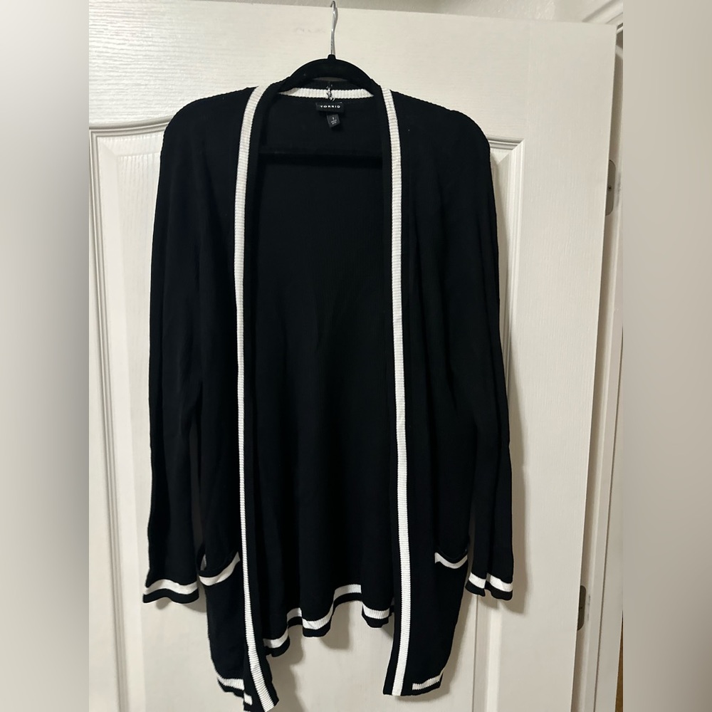 Torrid black & white ribbed varsity long line open front cardigan size 1